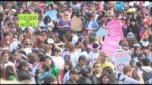 Perú rechaza la violencia contra la mujer con multitudinaria marcha
