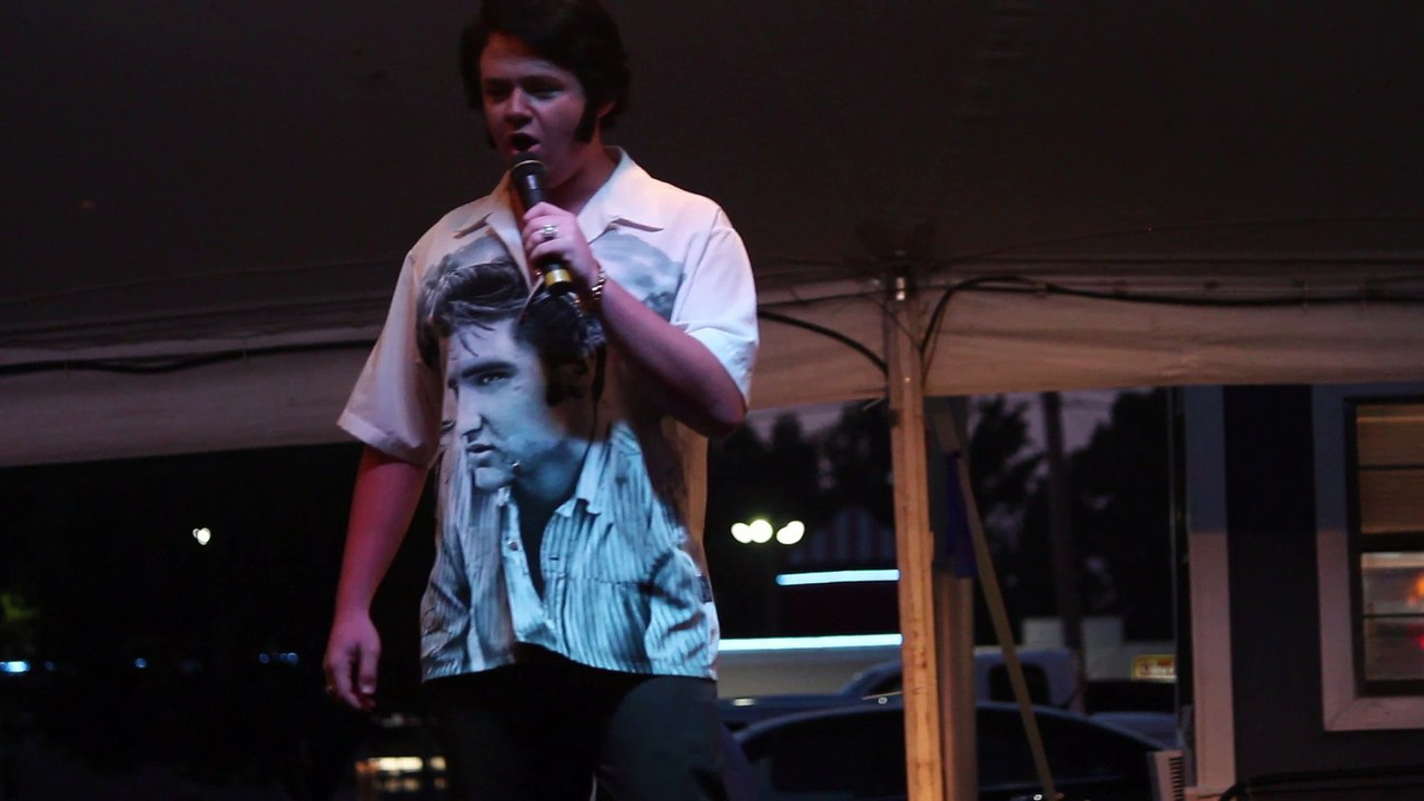 Nick Perkins sings 'Rubberneckin' Elvis Week 2016