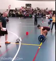 girl weightlifting