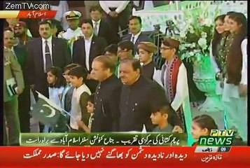 How People Met With General Raheel Sharif At The End Of 14th August Celebrations