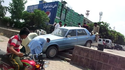 عقل بڑی یا بھینس اور پٹھان بھائی نے عقل کو مات دے دی