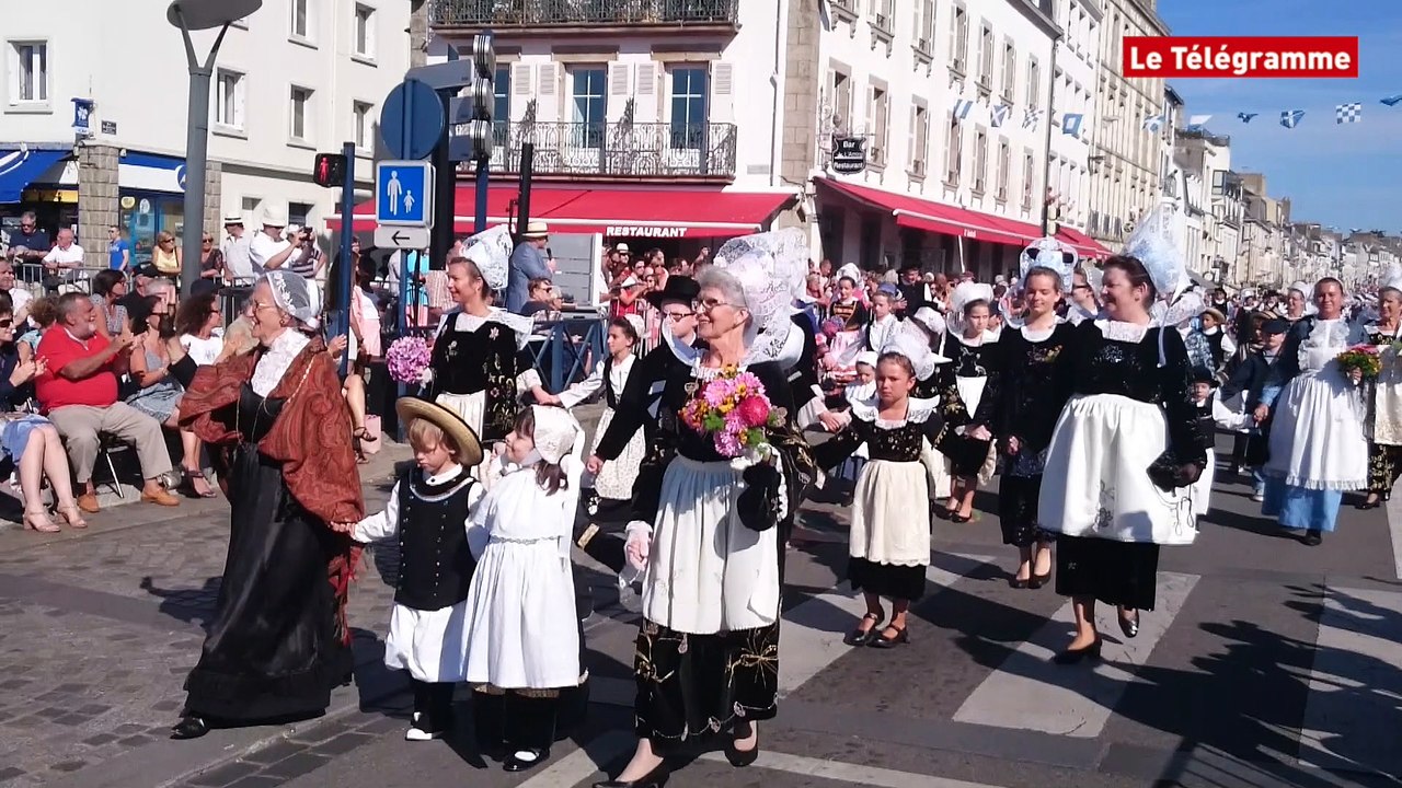 Concarneau. Filets Bleus : grande parade sous un soleil généreux