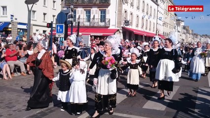 Concarneau. Filets Bleus : grande parade sous un soleil généreux