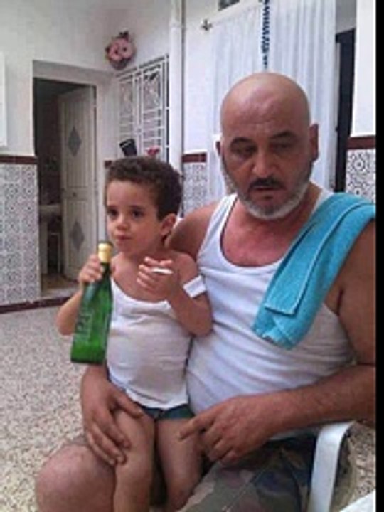 ما هذا -o - تفرجوا يا عباد فاش يعمل  ! تو هذا عبد ..؟ لا حول ولا قوة إلى بالله . نشالله ربي يعطيهالك لا تقرا لا تكتب