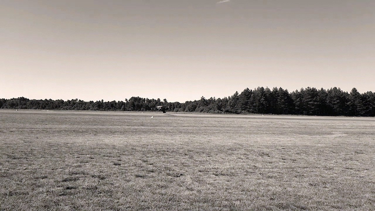 Vol d'un Piper J3 au meeting de Belvès