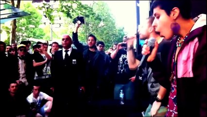 Street Performer Attracts Crowd