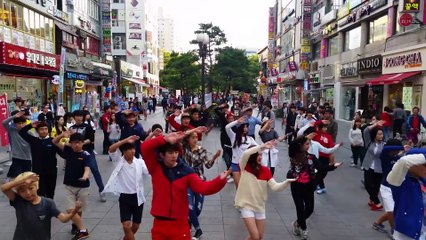 Taekwondo Street performance - Kimppaksun  Because of my age  김빡순의 [나이탓] 태권도 플래쉬몹!