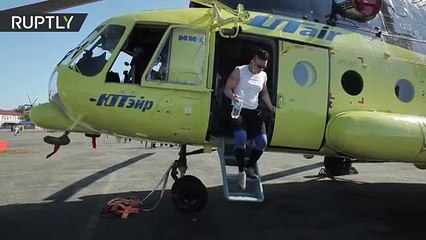 Vea cómo esta mujer movió un helicóptero con la fuerza de su cuerpo