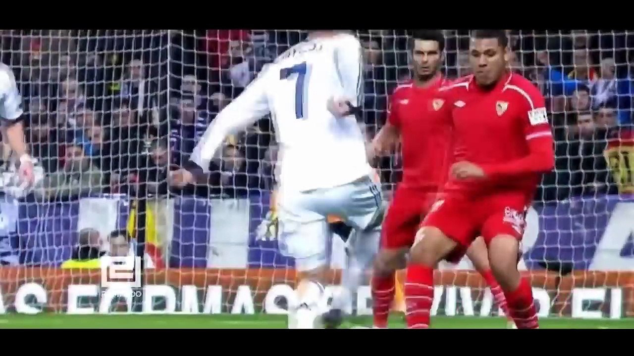 Cristiano Ronaldo Vs. Lionel Messi TOP INSANE Weak Foot GOALS