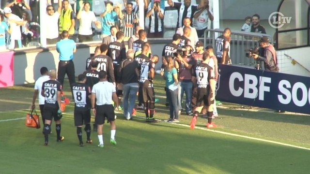 Sem vida fácil! Torcida do Santos pega no pé de Robinho na Vila