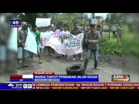 Tuntut Perbaikan Jalan, Warga Pandeglang Blokade Jalur Wisata Pantai