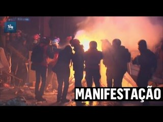 Polícia enfrenta manifestantes em Kiev