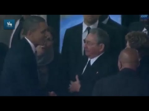 Gesto histórico entre Obama e Raúl Castro marca funeral de Mandela