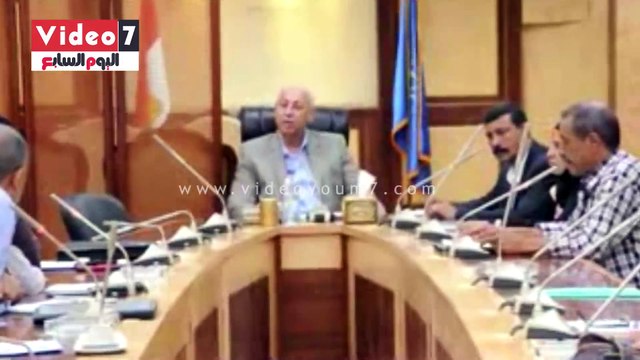 بالفيديو..محافظ أسوان يحيل 46 من موظفى الوحدة المحلية للنيابة الإدارية