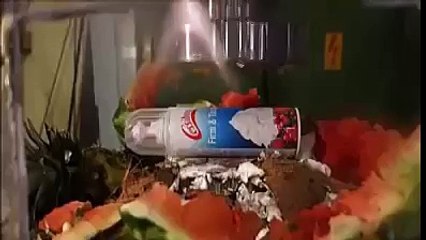 Press makinasıyla meyve ezmek. Karpuz favorim