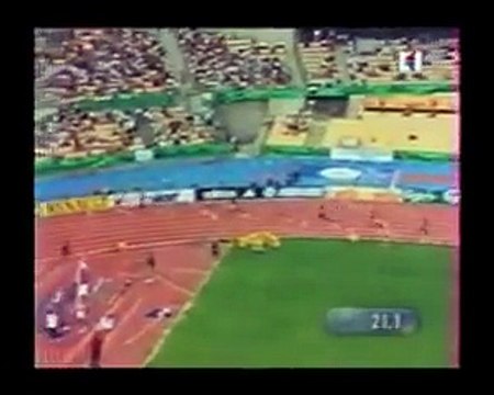 Michael Johnson au 400m de Séville 1999 : Record du monde du (43 18)