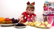 Повар Ника и Кукла Барби готовят фруктовый салат. Видео для детей. Barbie Doll
