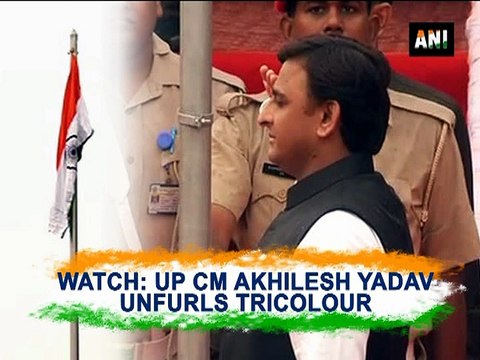 Watch: UP CM Akhilesh Yadav unfurls tricolour