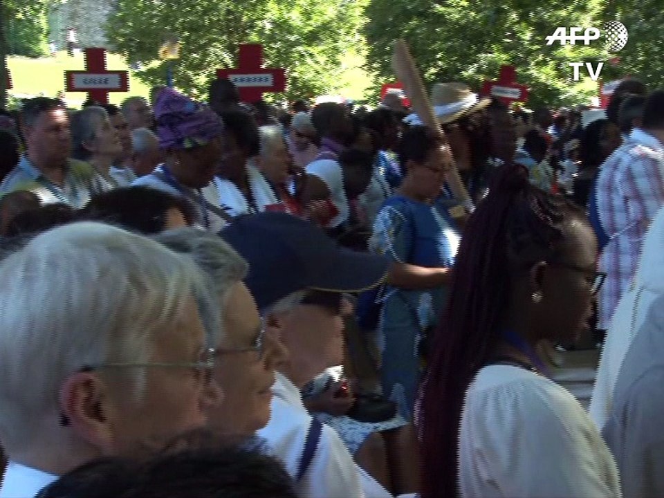 Les catholiques célèbrent l'Assomption, Lourdes sous haute sécurité