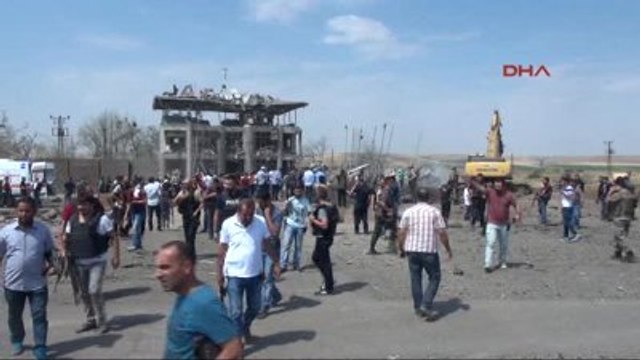 Diyarbakır Ambulans Helikopterler Patlamanın Yaşandığı Bölgede