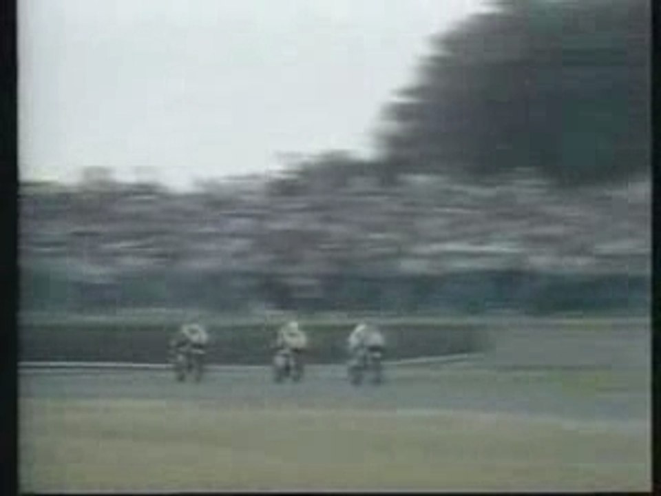 kenny-roberts-vs-barry-sheene-gp-500-silverstone-1979-vid-o-dailymotion