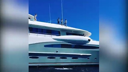Nicole Scherzinger leaps back on to yacht in reverse Insta vid