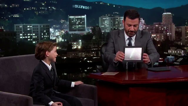 Le jeune héros de Room revient sur sa photo avec Oscar Isaac lors des Golden Globes