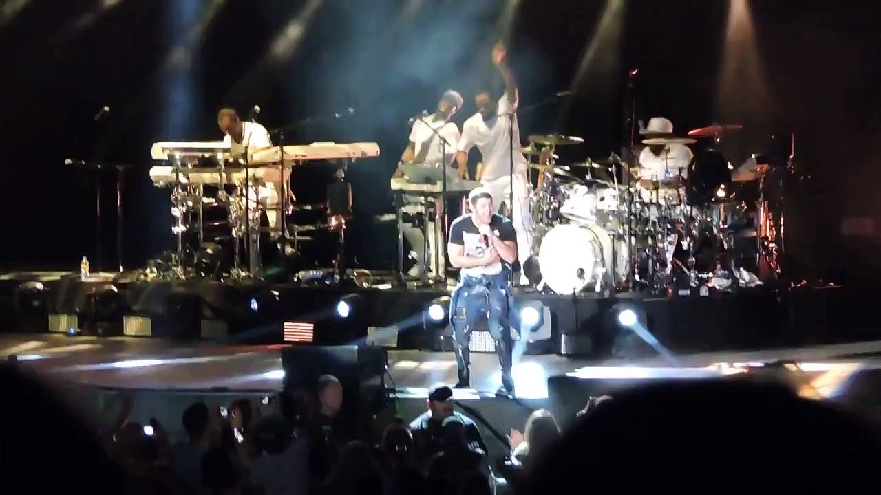 Chains- Confident - Nick Jonas & Demi Lovato Future Now San Diego 8-14-2016