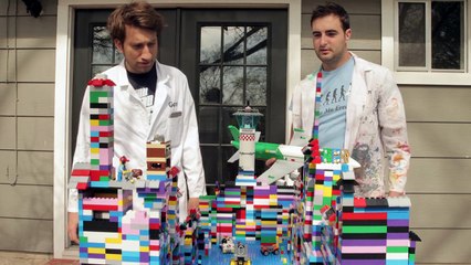 Simulation de crash d'un avion en LEGO en slow motion, magnifique !