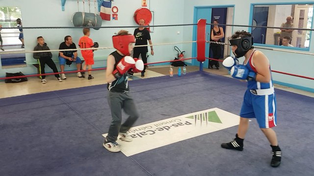 Boxe educative dayvi leblanc 11 ans abc calais entraînement