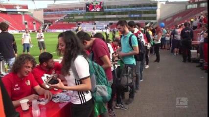 Chicharito Up Close & Personal – Mexican Fans Meet their Favourite in Leverkusen