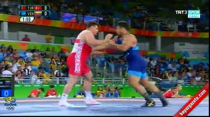 Rıza Kayaalp, Venezuelalı rakibi Cabrera'yı 8-0 yenerek üst tura yükseldi