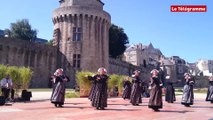 Fêtes d'Arvor. La danse bretonne brille de mille feux sous le soleil Vannetais