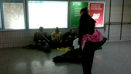 Street performance @Sörnäinen metro station Helsinki - Neljä Ässää