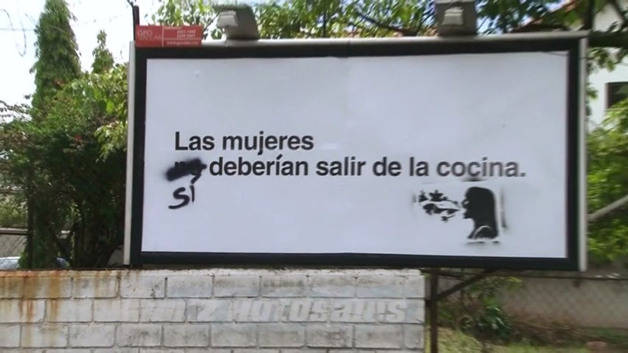 Anuncias que discriminan a las mujeres
