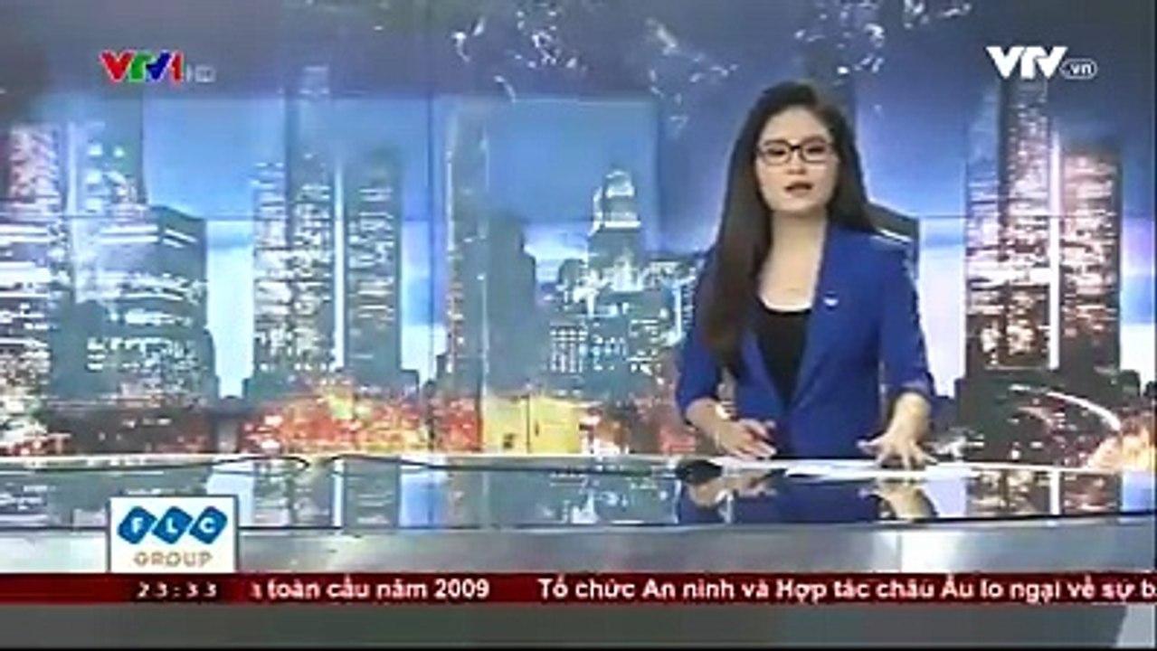 Ban tổ chức Olympic xin lỗi vì nhân viên vệ sinh đổ nhầm hóa chất khiến cho nước bể bơi chuyển thành màu xanh lục.
