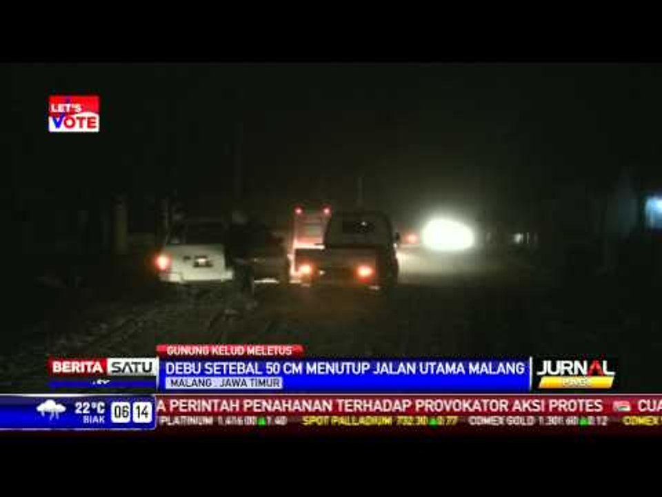 Debu Vulkanik Tebal Tutup Jalan Penghubung Mala...