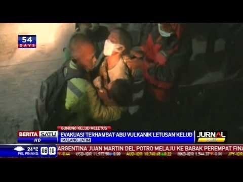 Evakuasi Warga Malang Terkendala Jarak Pandang Akibat Hujan Abu