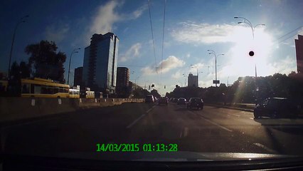 В Киеве барышня устроила ДТП на светофоре