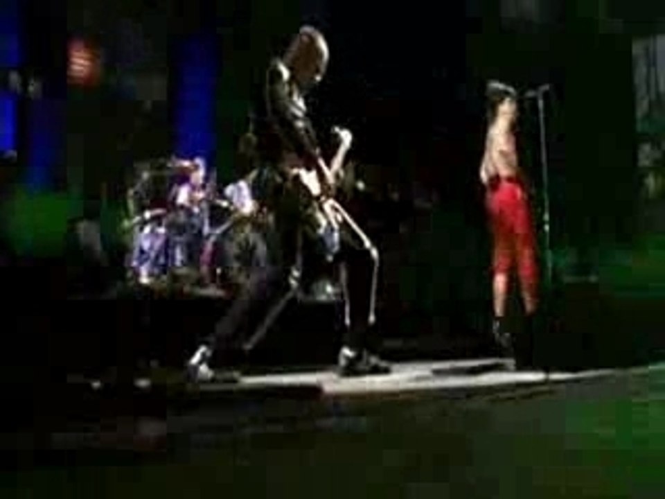 RHCP - Throw Away Your Television (live at Slan Castle 2003)
