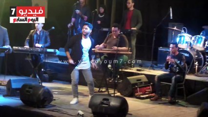 محمد شاهين يغنى "وحشتنى دنيتى" لايف