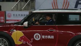 Tightest Parallel Park Record Broken by Chinaas Han Yue