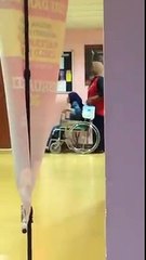 Wanita Ini Selamba Pukul Warga Emas Di Klinik