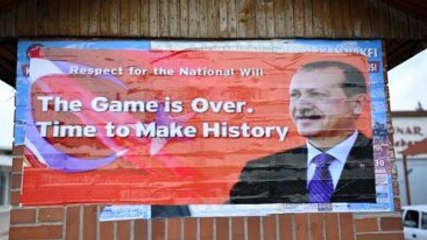 İncirlik Girişine İngilizce, 'Oyun Bitti' Afişi