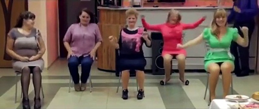 ВНИМАНИЕ НА РОЗОВОЕ ПЛАТЬЕ! Я ржала! Подготовьтесь чтобы не лопнуть от смеха.