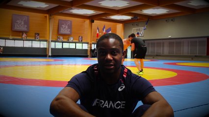 L'équipe de France de Lutte derrière Zelim et Cynthia !