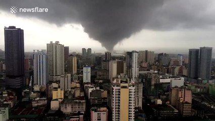 Impressive timelapse of tornado in Manila, Philippines