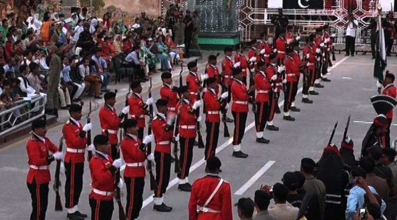 Latest Video Of Independence Day Parade At Wagah Border 2016, Pakistan Zindabad