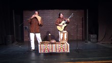 Ce duo propose des styles hors du commun. Leur reprise d'une musique célèbre, est bien triste… Emouvant !