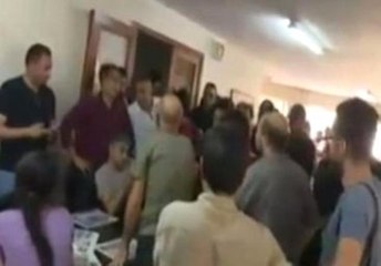 Kapatılan Özgür Gündem Gazetesi'nde Polis Araması Sırasında Arbede Çıktı!